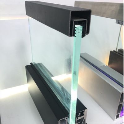 নিরাপত্তা এবং নান্দনিকতার জন্য অ্যালুমিনিয়াম হ্যান্ড্রেইল সহ স্থিতিশীল 800-1200 মিমি টেম্পারড গ্লাস ইউ চ্যানেল সিস্টেম