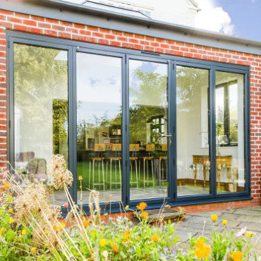 কাস্টমাইজযোগ্য হাউস অ্যালুমিনিয়াম ভাঁজ দরজা লকযোগ্য হ্যান্ডেল সহ স্তরিত গ্লাস