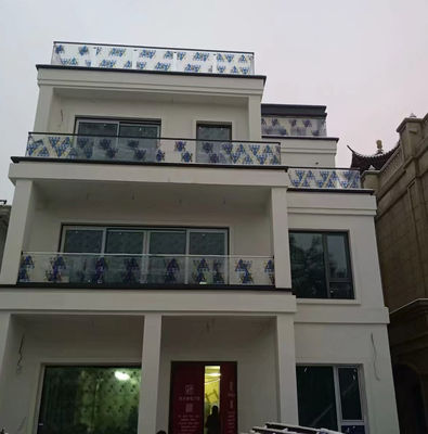 গ্রে অ্যালুমিনিয়াম ইউ চ্যানেল গ্লাস রেলিং 10 মিমি পুরু ফ্রেমহীন গ্লাস ব্যালুস্ট্রেড