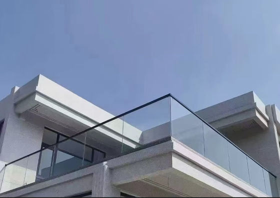 সহজ রক্ষণাবেক্ষণ অ্যালুমিনিয়াম এবং গ্লাস রেলিং হ্যান্ড্রেল সহ উচ্চ শক্তি