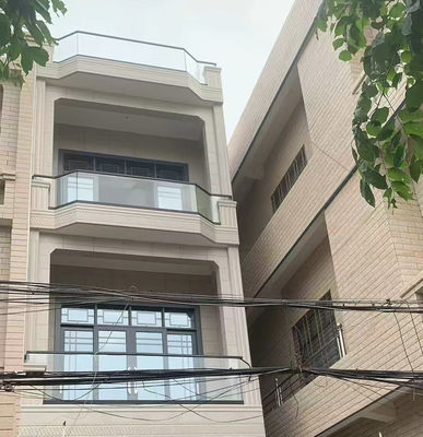 কমপ্যাক্ট অ্যালুমিনিয়াম ইউ চ্যানেল গ্লাস রেলিং জলরোধী অ্যালুমিনিয়াম গ্লাস ব্যালুস্ট্রেড