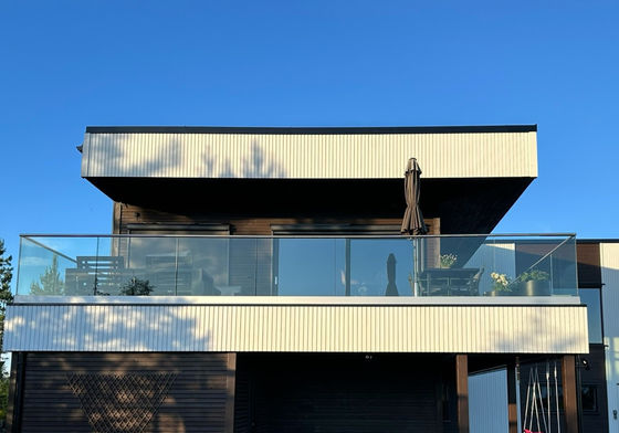 এলইডি লাইট গ্লাস ব্যালুস্ট্রেড অ্যালুমিনিয়াম আধুনিক রেলিং ডিজাইন ফ্রেমহীন টেম্পারেড গ্লাস আউটডোর ব্যালকনি রেলিং