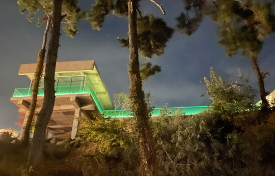 12 মিমি সিঁড়ি ফ্রেমহীন গ্লাস ব্যালকনি রেলিং ইউ চ্যানেল এলইডি আলো সহ