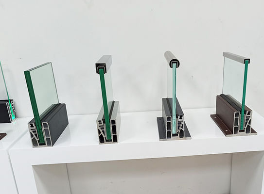 অ্যালুমিনিয়াম ইউ চ্যানেল গ্লাস ব্যালুস্ট্রেড আউটডোর জন্য আবহাওয়া প্রতিরোধী