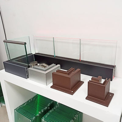 কাস্টমাইজযোগ্য 12 মিমি অ্যালুমিনিয়াম ইউ চ্যানেল গ্লাস রেলিং 304 এসএস হ্যান্ড্রেল ফ্রেমহীন গ্লাস ব্যালুস্ট্রেড