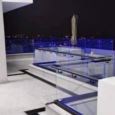 নিরাপত্তা এবং নান্দনিকতার জন্য অ্যালুমিনিয়াম হ্যান্ড্রেইল সহ স্থিতিশীল 800-1200 মিমি টেম্পারড গ্লাস ইউ চ্যানেল সিস্টেম