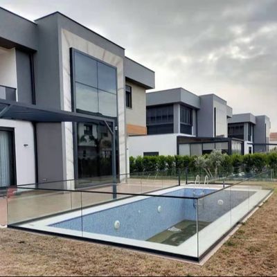 ফ্রেমলেস গ্লাস ইউ চ্যানেল রেলিং, এলইডি লাইট এবং ৫ বছরের বেশি ওয়ারেন্টি সহ