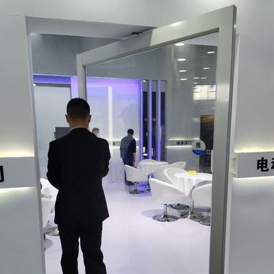 অ্যালুমিনিয়াম খাদ ফ্রেম বিলাসবহুল নকশা ল্যামিনেটেড টেম্পারেড গ্লাস পিভট সামনের দরজা একক এবং ডাবল গ্লাস টাইপের জন্য কাস্টমাইজড আকারের