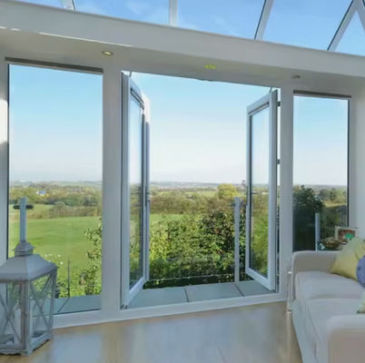 হোটেলের করিডোরের জন্য স্ট্রং ডিজাইন বায়ুরোধী ধাতব সুইং ডোর পাউডার লেপযুক্ত পৃষ্ঠতল সমাপ্তি এবং পোকামাকড় পর্দা অন্তর্ভুক্ত