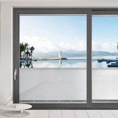 আধুনিক নকশা শৈলী তেল ধোঁয়া প্রতিরোধ ফাংশন সঙ্গে অ্যাপার্টমেন্ট বা আবাসিক অ্যালুমিনিয়াম স্লাইডিং দরজা