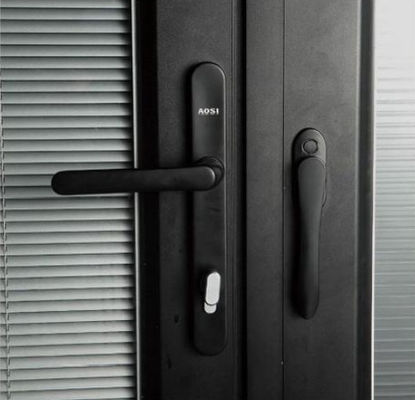 মাল্টি-পয়েন্ট লকিং সহ বাণিজ্যিক অ্যালুমিনিয়াম ভাঁজ দরজা কম রক্ষণাবেক্ষণ এবং নিরাপত্তা বৈশিষ্ট্য