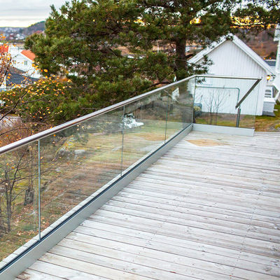 12 মিমি পুরু এলইডি উপলব্ধ ইউ চ্যানেল গ্লাস রেলিং কম্পোজিট ডেকিন ফ্রেমহীন গ্লাস ব্যালস্ট্রেডের জন্য