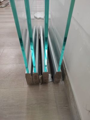 বাণিজ্যিক ভবনের জন্য ইনসুলেটেড গ্লাস অ্যালুমিনিয়াম বাইফোল্ড বাইরের দরজা শক্তি নকশা