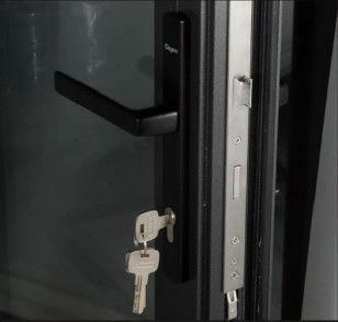 আধুনিক অভ্যন্তরীণ প্যাটিও গ্লাস জলরোধী স্লাইড এবং ভাঁজ অ্যালুমিনিয়াম বাইফোল্ড ডোর সিস্টেম রেস্টুরেন্ট হোম ব্যবহারের জন্য