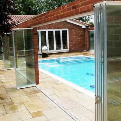 অ্যালুমিনিয়াম স্লাইডিং বাই ফোল্ড স্বচ্ছ 5+5 মিমি টেম্পারেড ল্যামিনেটেড গ্লাস দরজা পার্টিশন ব্যালকনি জন্য